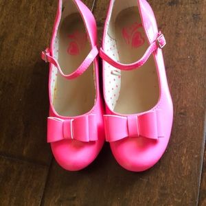 Girls pink patent leather mini heel